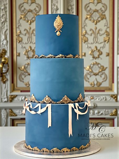 Wedding cake bleu roi