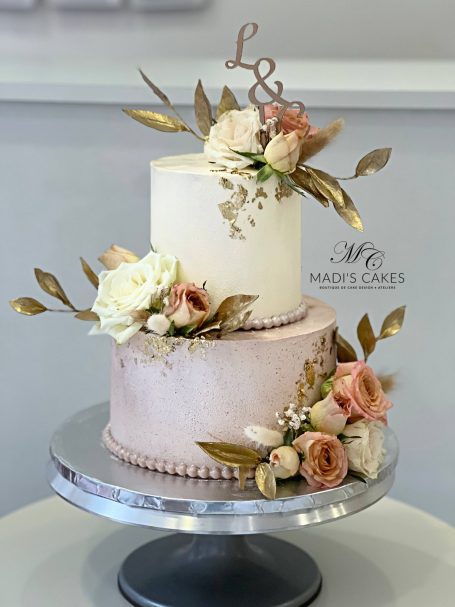 Gâteau de mariage blanc/beige en Ariège, Toulouse, gâteau à la crème. 